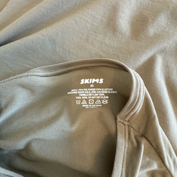 SKIMS Fits Everybody Turtleneck Top
KHAKI - Picture 4 of 4